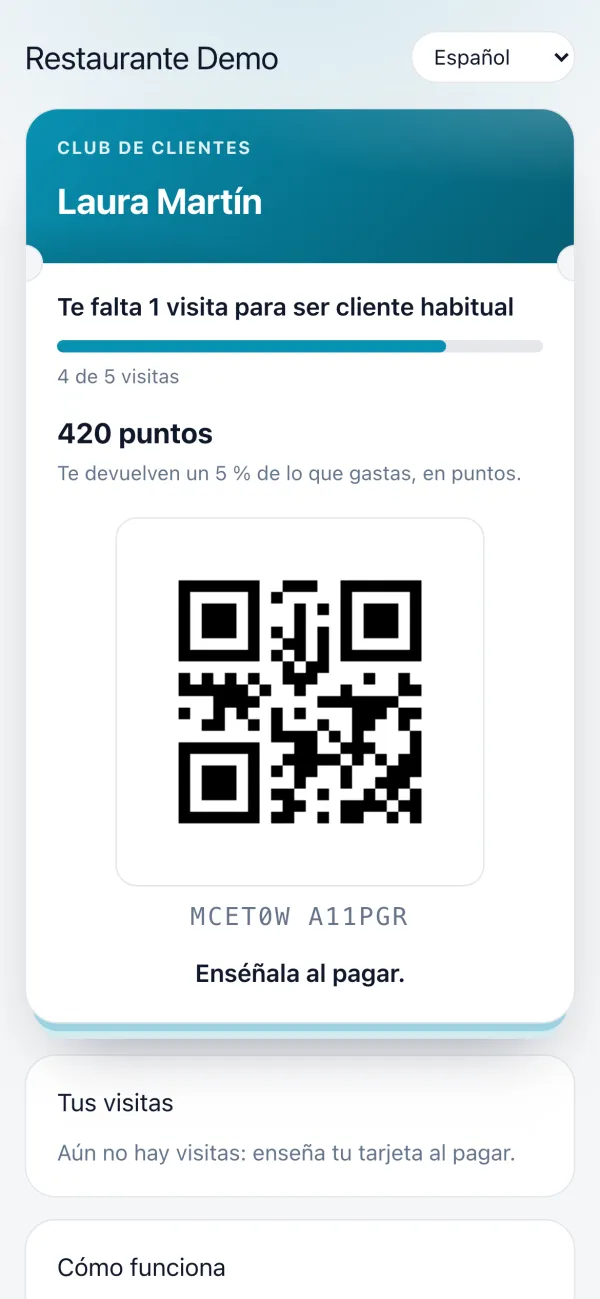 La tarjeta del club en un móvil: Laura Martín, a 1 visita de ser cliente habitual, con 420 puntos, su QR y su código para enseñarla al pagar.
