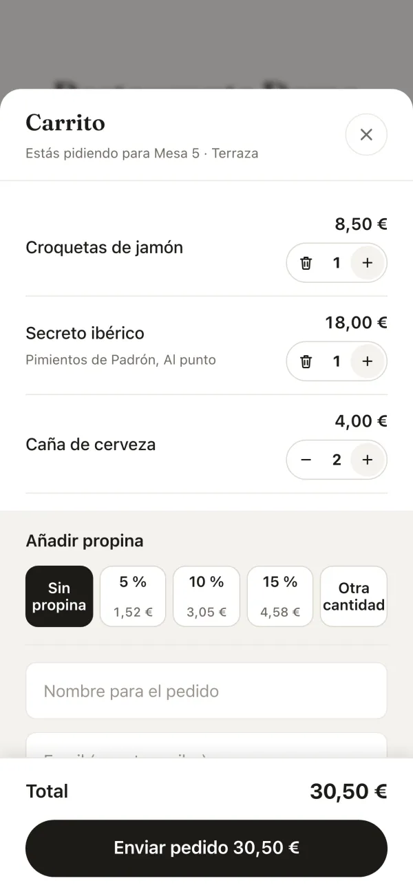 Table 5's cart: ham croquettes, the Iberian secreto with Padrón peppers, medium, and two beers, the tip and the button Send order €30.50.