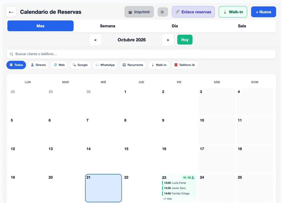El calendario de reservas por mes, con el viernes 23 marcado: 10 reservas y 38 personas.